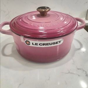 Le Creuset Dutch Oven 22cm (3.5qt) in Berry Color